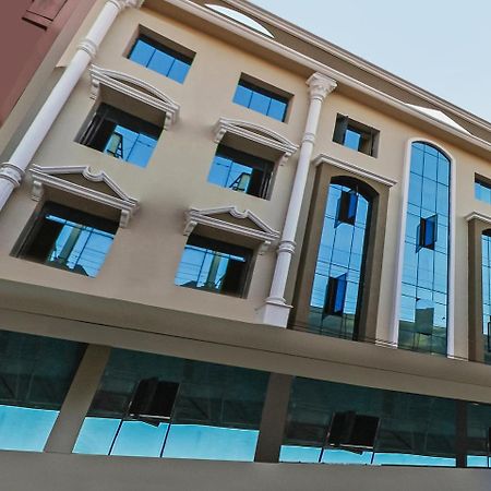 Oyo 23191 Flagship Hotel Raj Madan Ameerpet Hyderabad Bagian luar foto