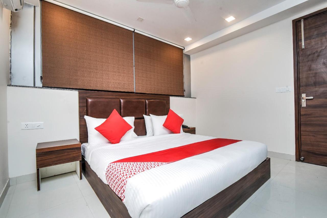 Oyo 23191 Flagship Hotel Raj Madan Ameerpet Hyderabad Bagian luar foto