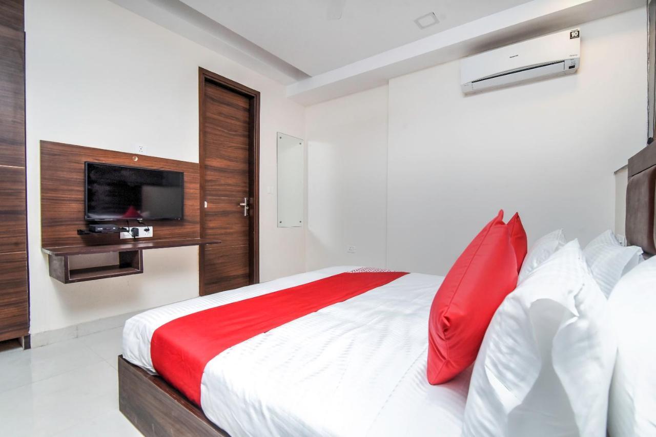 Oyo 23191 Flagship Hotel Raj Madan Ameerpet Hyderabad Bagian luar foto