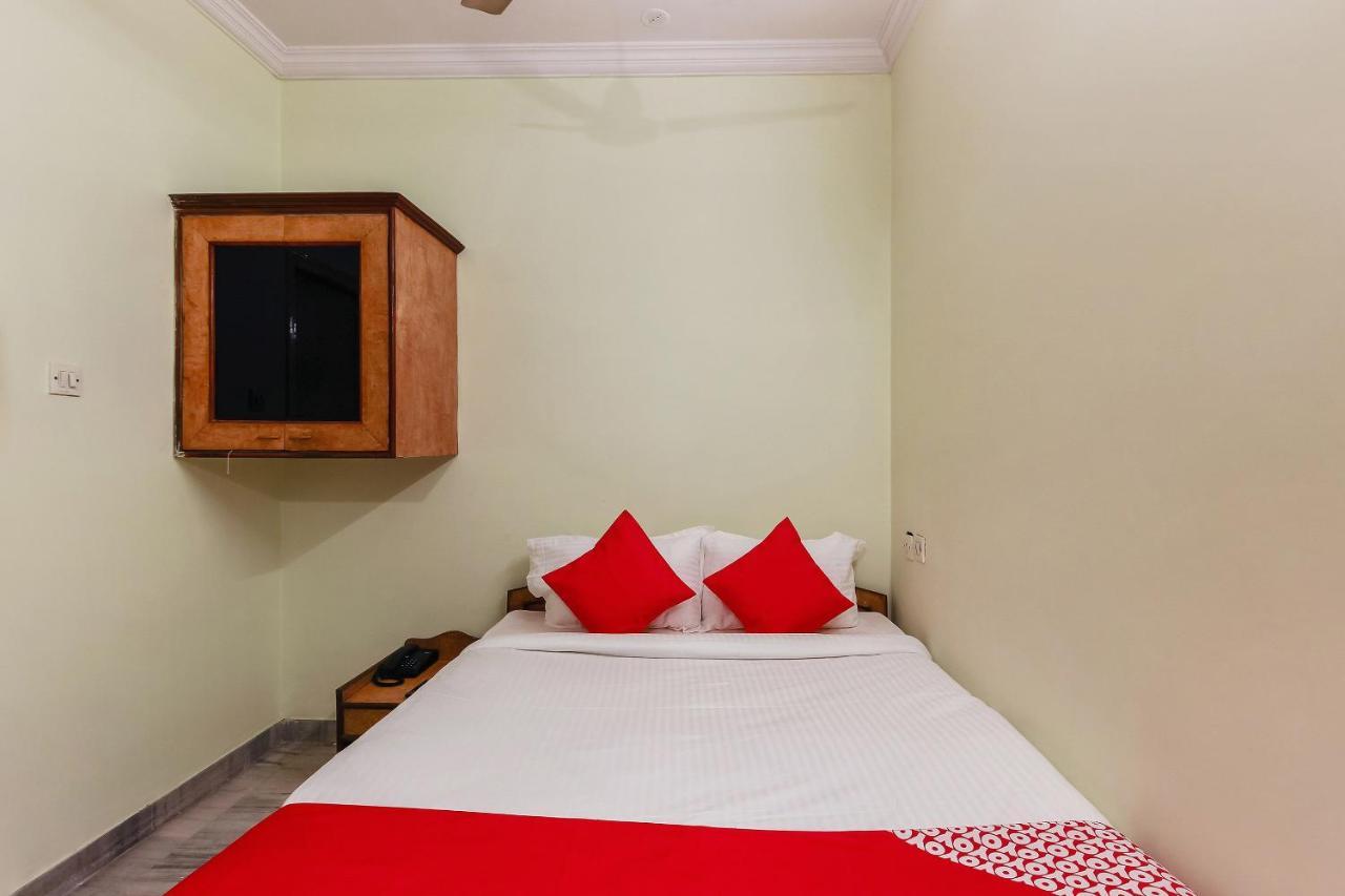 Oyo 23191 Flagship Hotel Raj Madan Ameerpet Hyderabad Bagian luar foto