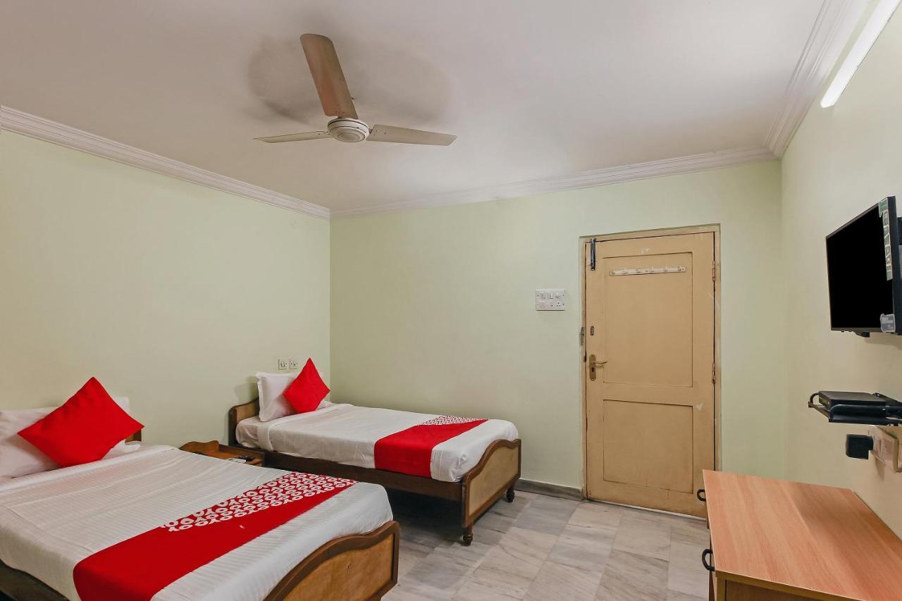 Oyo 23191 Flagship Hotel Raj Madan Ameerpet Hyderabad Bagian luar foto
