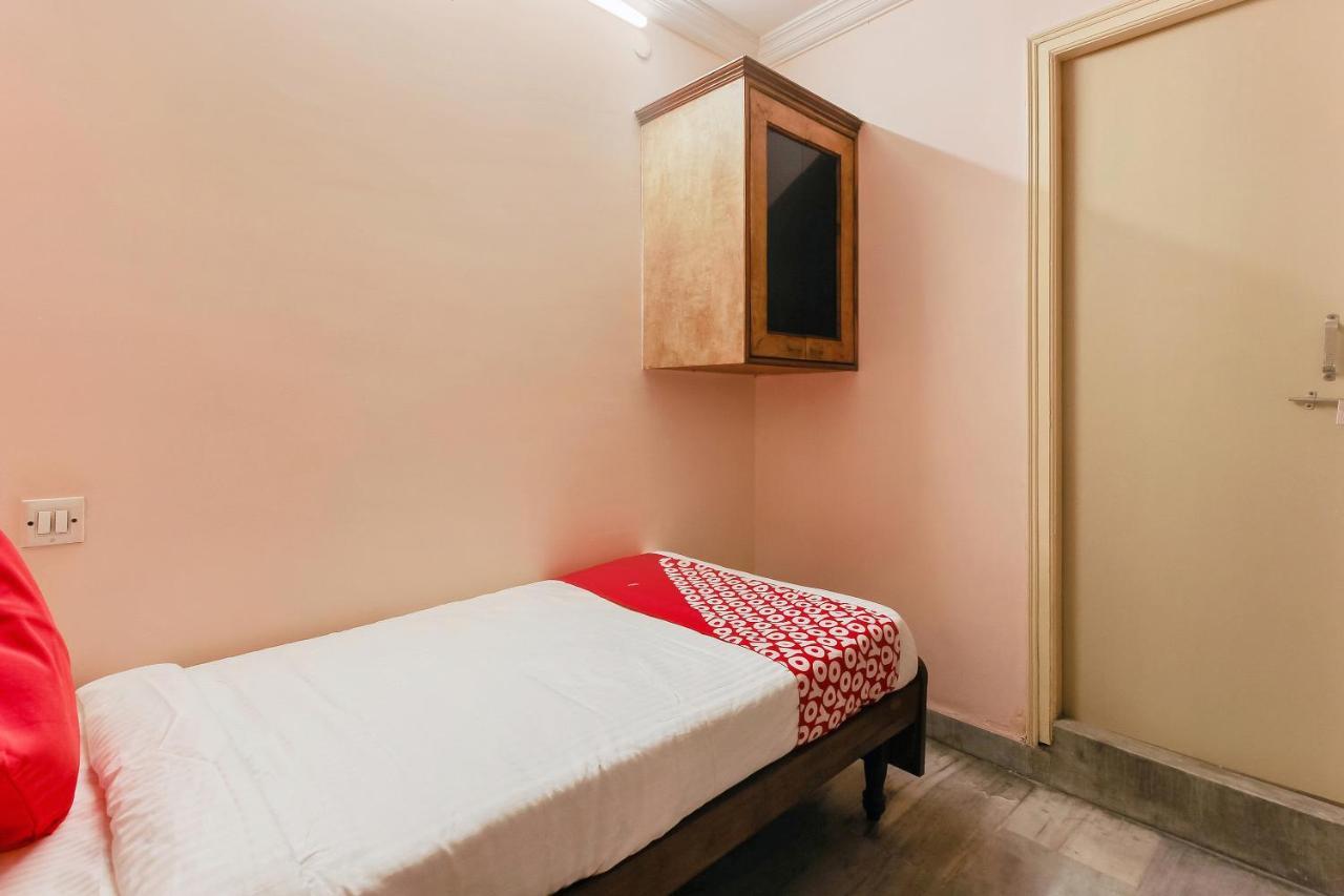 Oyo 23191 Flagship Hotel Raj Madan Ameerpet Hyderabad Bagian luar foto