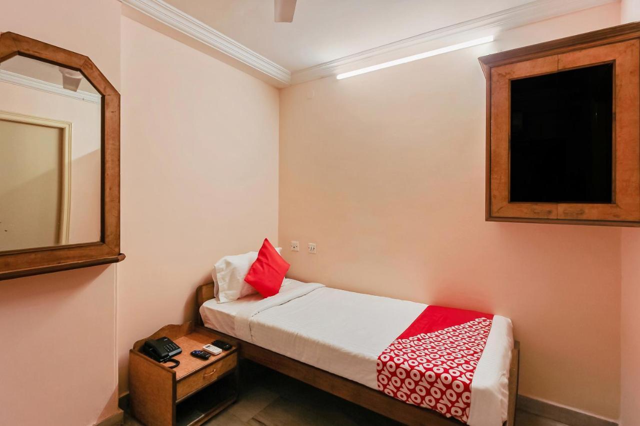 Oyo 23191 Flagship Hotel Raj Madan Ameerpet Hyderabad Bagian luar foto