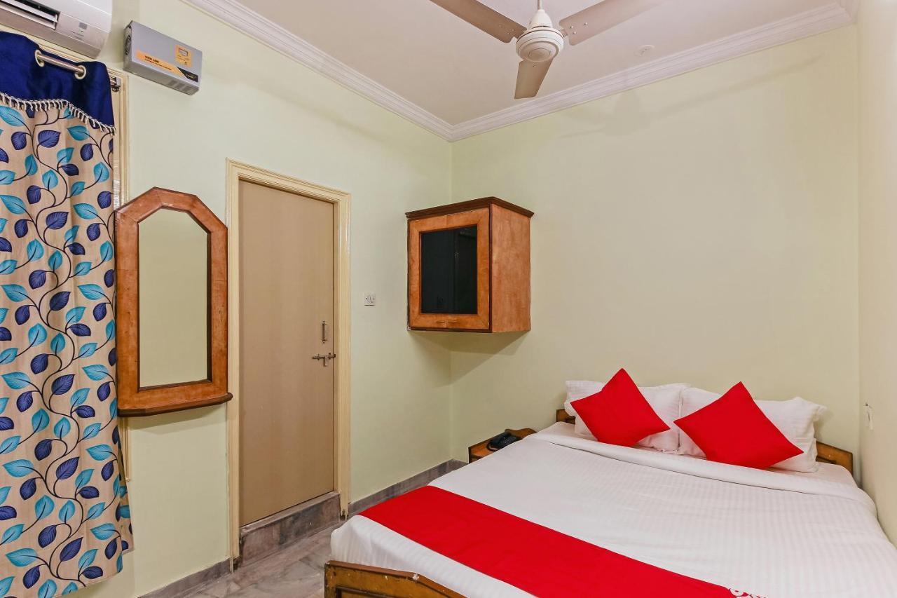 Oyo 23191 Flagship Hotel Raj Madan Ameerpet Hyderabad Bagian luar foto
