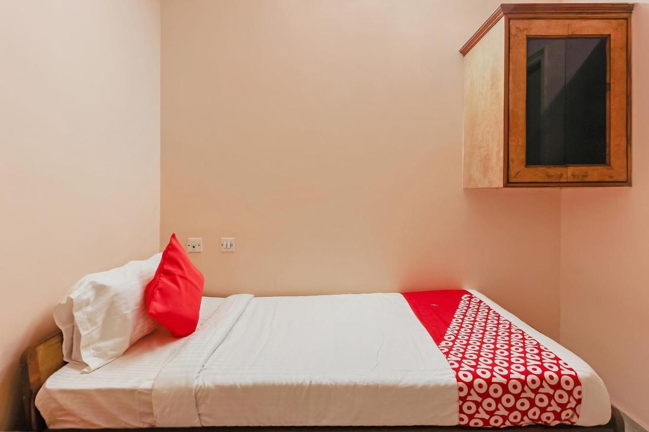 Oyo 23191 Flagship Hotel Raj Madan Ameerpet Hyderabad Bagian luar foto