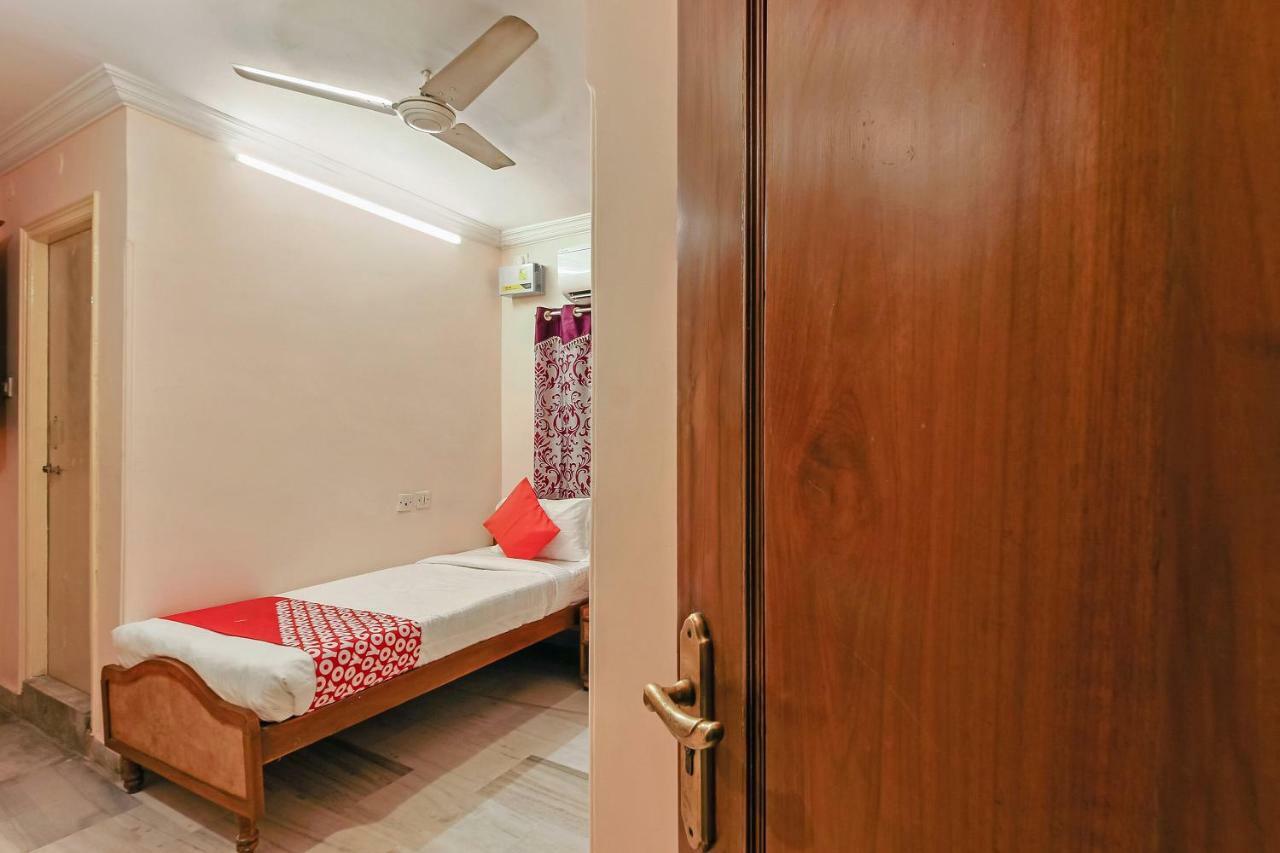 Oyo 23191 Flagship Hotel Raj Madan Ameerpet Hyderabad Bagian luar foto