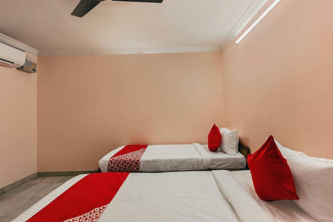 Oyo 23191 Flagship Hotel Raj Madan Ameerpet Hyderabad Bagian luar foto