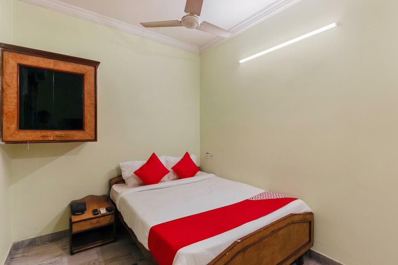 Oyo 23191 Flagship Hotel Raj Madan Ameerpet Hyderabad Bagian luar foto